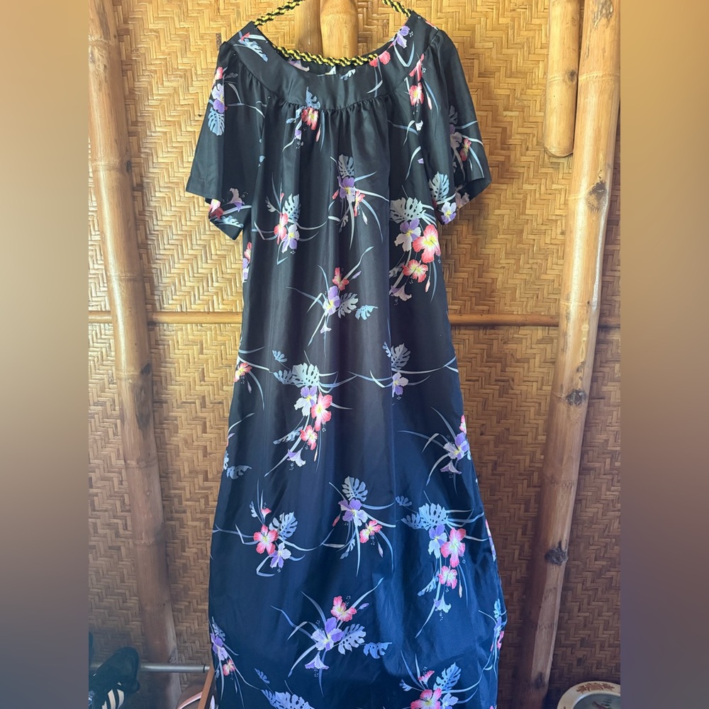 Vintage Black Hawaiian Floral Maxi Dress Muumuu Medium